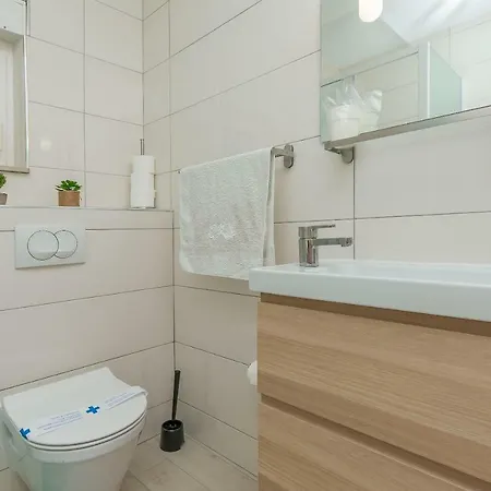 Adrian Apartman