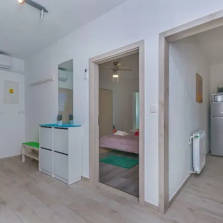Adrian Apartman